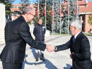 Milletvekili Sadak, "Anadolu Üniversitesi Tüm Türk Dünyasının Üniversitesidir"