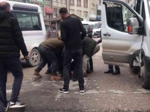 Seyir Halindeyken Başlayan Tartışma Durakta Kavgaya Dönüştü