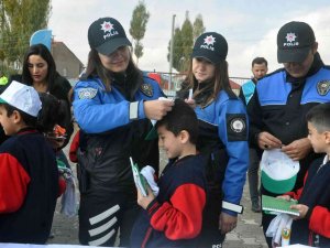 Yüksekova’da Bin 550 Ağaç Toprakla Buluşturuldu