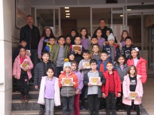 İ̇lkokul Öğrencilerinden Yürek Isıtan Hareket