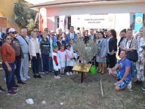 Didim’de 74 Ülke Vatandaşı Kendi Ülkelerinin İsimlerini Koyduğu Ağaçları Toprakla Buluşturdu