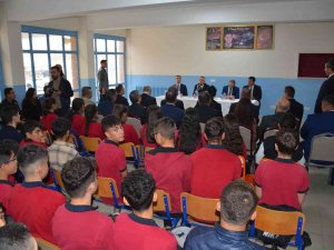 Vali Bilgin Silopi’de Öğrencilerle Bir Araya Geldi