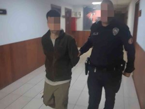 Başkasının Kartıyla İşlem Yaptı, Polisten Kaçamadı