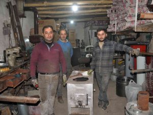Yüksekovalı Üç Kardeş 25 Yıldır Baba Mesleğini Sürdürüyor