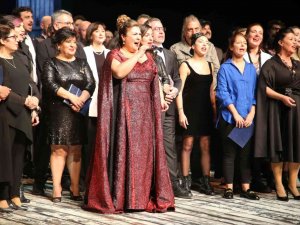 Kocaeli Şehir Tiyatroları 25. Yılını Kutladı