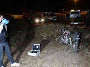 Yedieminden Motosiklet Çaldılar, Satmaya Kalkışınca Yakalandılar