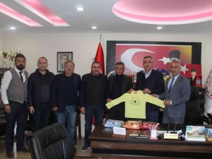 Stso’dan Kula’daki İhtiyaç Sahibi Öğrencilere Eşofman Takımı