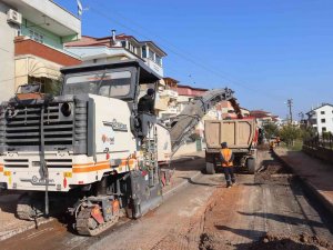 İ̇zmit’te Asfalt Çalışmaları Devam Ediyor