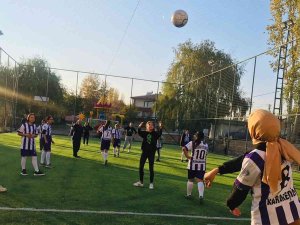 Kırıkkale’de Kız Futbol Takımı Kuruldu