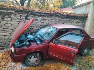Otomobilde Çıkan Yangın Büyümeden Söndürüldü