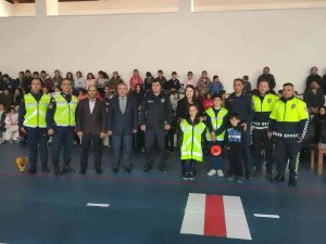 Uzundere’de Minik Öğrenciler İçin Trafik Parkuru Kuruldu