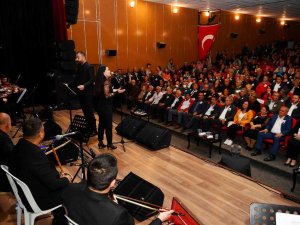 Atatürk Sevdiği Şarkılarla Anıldı