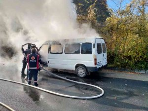 Seyir Halindeyken Alev Alan Minibüs Yandı