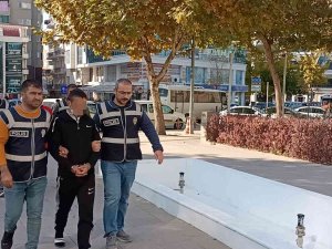 Polis Otomobil Hırsızlarını 80 Saatlik Kamera Kaydı İzleyerek Yakaladı