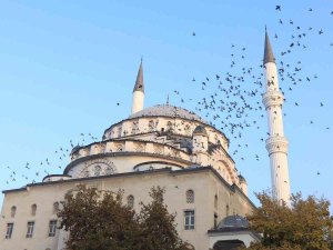 Türkiye’nin İlk Asansörlü Camisi Güvercinleri Ağırladı