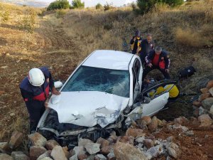 Şarampole Devrilen Otomobilin Sürücüsü Yaralandı