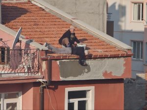 Konya’da Çatıda Tehlikeli Sıva Mesaisi