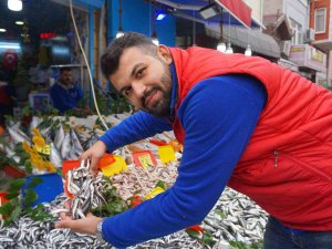 Sezona 80 Liradan Başlayan Hamsinin Fiyatı 30 Liraya Düştü