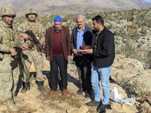 Şehit Babalarından 12 Kasım Uzman Çavuşlar Günü’nde Uzman Çavuşlara Pastalı Kutlama