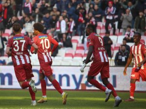 Clinton N’jie Gol Sayısını 2 Yaptı