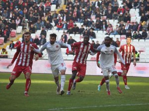 Spor Toto Süper Lig: Sivasspor: 2 - Ümraniyespor: 2 (Maç Sonucu)
