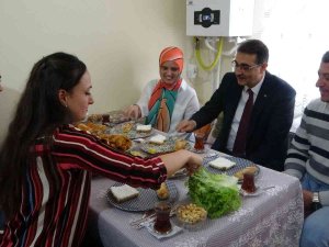 Bakan Dönmez Doğal Gaza Kavuşan Ailenin Sevincine Ortak Oldu