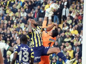 Spor Toto Süper Lig: Fenerbahçe: 1 - Giresunspor: 0 (İ̇lk Yarı)