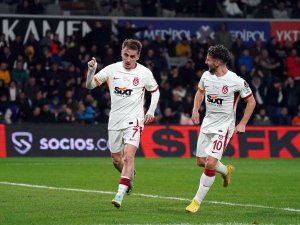 Spor Toto Süper Lig: Medipol Başakşehir: 0 - Galatasaray: 3 (İ̇lk Yarı)