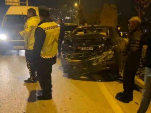 Tır, Asker Uğurlama Konvoyundaki Araçlara Çarptı: 4 Yaralı