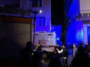 Zonguldak’ta Üç Katlı Evde Çıkan Yangında 1 Kişi Hayatını Kaybetti