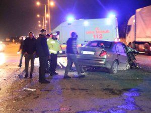 Kapıkule Yolunda Tır İle Çarpışan Otomobil Hurdaya Döndü: 1 Yaralı
