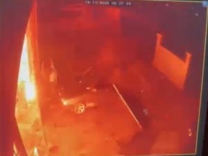 Konya’da Lpg Tankının Patlayarak İş Yeri Kapısının Yerinden Söküldüğü Anlar Kameraya Yansıdı