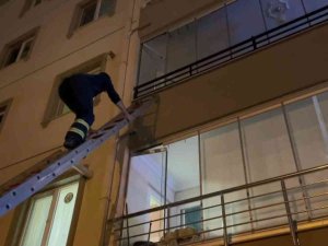 Dolabın Altında Kaldı, İtfaiye Merdivenle Balkondan Girip Kurtardı