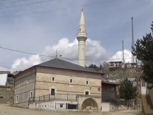 İ̇ki Asırlık ’Çivisiz Cami’ Zamana Meydan Okuyor