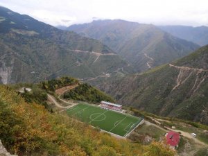 Dağların Zirvesinde Futbol Oynuyorlar