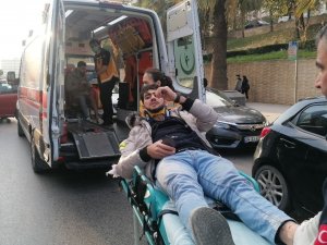 Otomobil İle Çarpışan Motosiklet Savruldu: 2 Yaralı