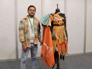 Atık Brandalardan Giyilebilir Elbise Yaptı