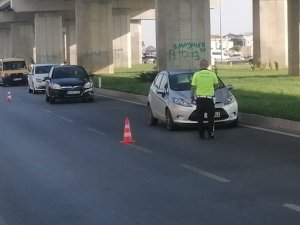 Kırmızı Işıkta Geçen Otomobil, Polisin ’Dur’ İhtarına Uymayarak Böyle Kaçtı