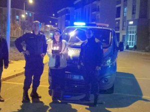 Kavga İhbarına Giden Jandarmaya Pastalı Kutlama