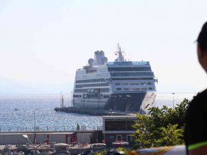 526 Yolculu Kruvaziyer Alanya Limanına Demir Attı