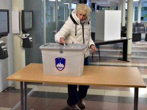 Slovenya’da Halk Cumhurbaşkanlığı Seçiminin İkinci Turunda Sandık Başında