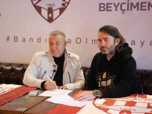 Mesut Bakkal Bandırmaspor’a İmza Attı