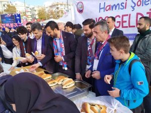 Bağcılar Belediyesi Tarafından 5 Ton Hamsi Dağıtıldı