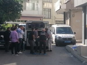 Terastan Düşen Adam Feci Şekilde Can Verdi