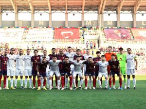 İ̇zmir Derbisi Kol Kola Başladı