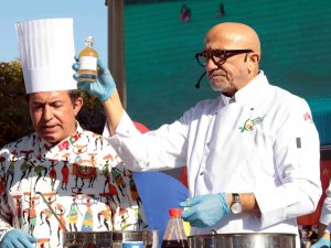 Venezuela Büyükelçisi Reyes, Narenciye Festivalinde Yemek Yaptı