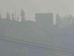 Yüksekova’da Yoğun Sis: Görüş Mesafesi 10 Metreye Kadar Düştü