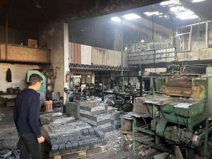 Manisa’da Küçük Sanayi Sitesinde Yangın: 1 Yaralı