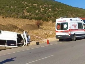 Kontrolden Çıkan Minibüs Takla Atıp Şarampolde Ters Yattı: 5 Yaralı
