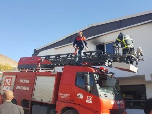 Fabrikada Çıkan Yangın İtfaiyenin Müdahalesi İle Söndürüldü